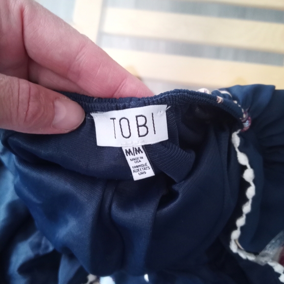 Tobi Navy Floral Romper - Picture 2 of 3